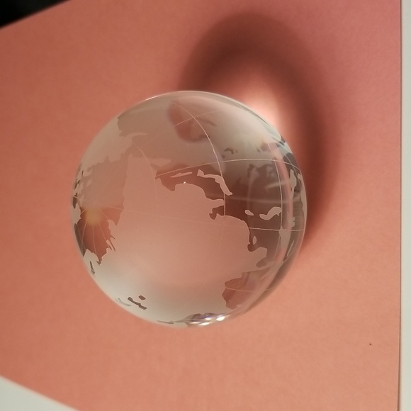 Oleg Cassini signed round paperweight - Picture 3 of 6